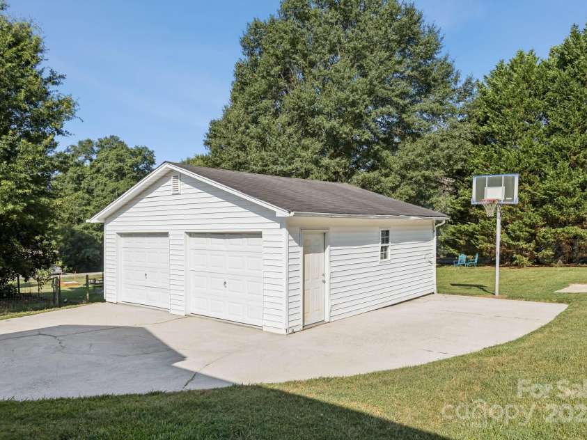 121 Kee Road, Belmont, NC 28012.  MLS# CAR4280091, YatesRealty ID 25545. 