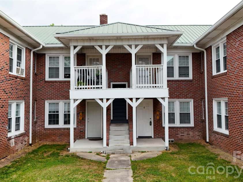 1007 Main Street, Mount Airy, NC 27030.  MLS# CAR4385158, YatesRealty ID 25546. 