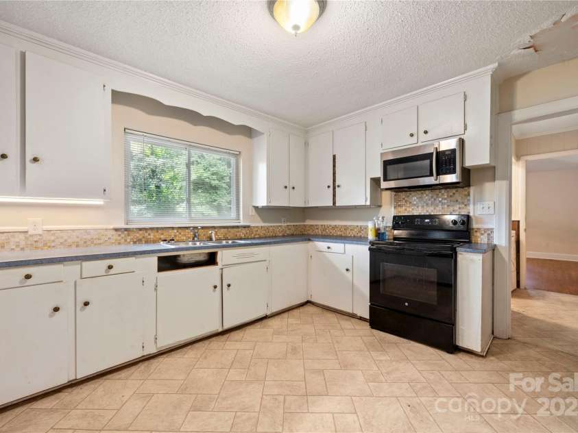 7010 Monroe Road, Charlotte, NC 28212.  MLS# CAR4277823, YatesRealty ID 25546. 