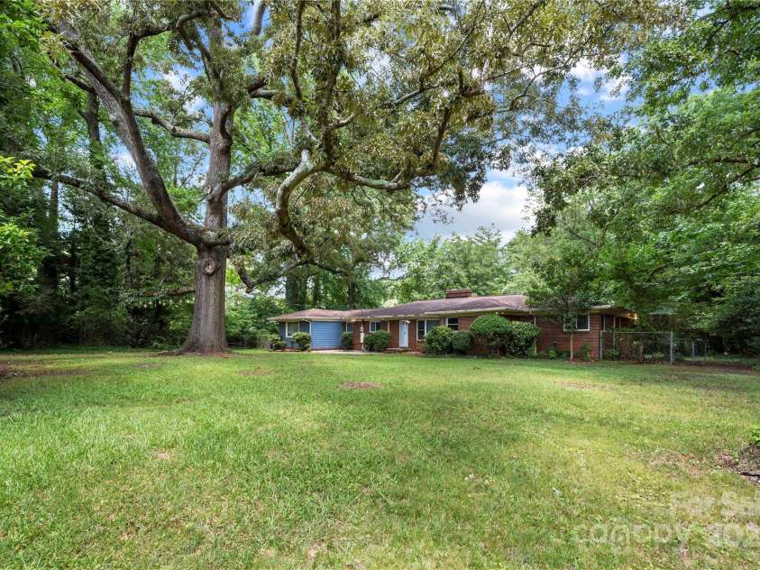 7010 Monroe Road, Charlotte, NC 28212.  MLS# CAR4277823, YatesRealty ID 25546. 