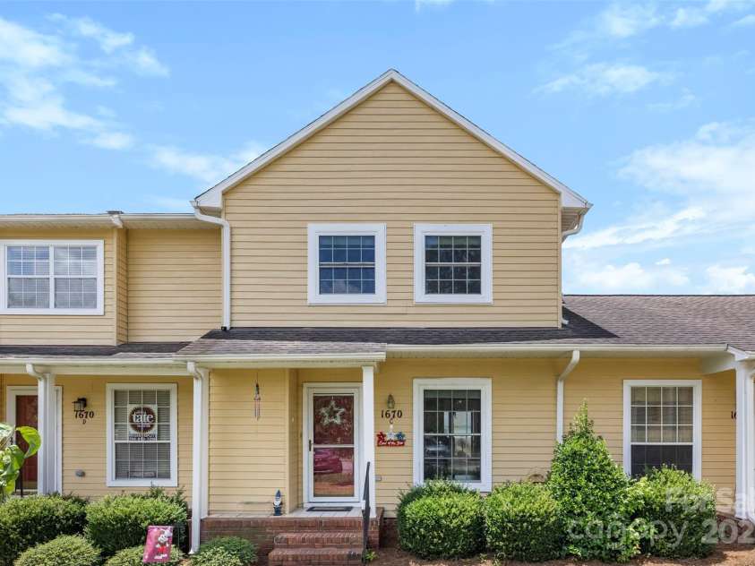 1670 Robins Nest Court, Gastonia, NC 28054.  MLS# CAR4271480, YatesRealty ID 25547. 