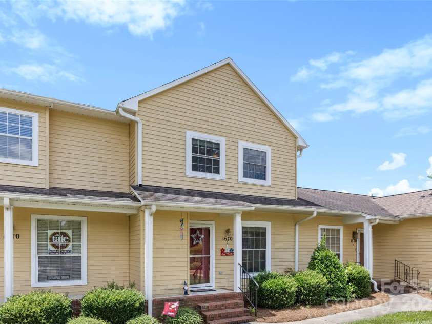 1670 Robins Nest Court, Gastonia, NC 28054.  MLS# CAR4271480, YatesRealty ID 25547. 