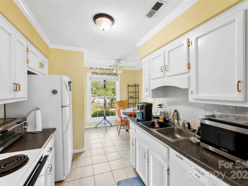 1670 Robins Nest Court, Gastonia, NC 28054.  MLS# CAR4271480, YatesRealty ID 25547. 