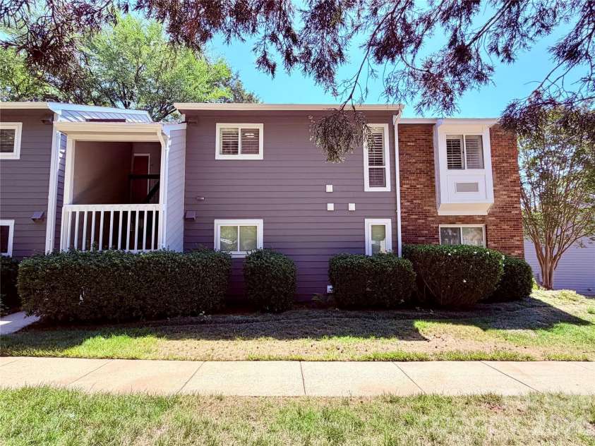 3100 Heathstead Place, Charlotte, NC 28210.  MLS# CAR4382237, YatesRealty ID 25547. Welcome Home