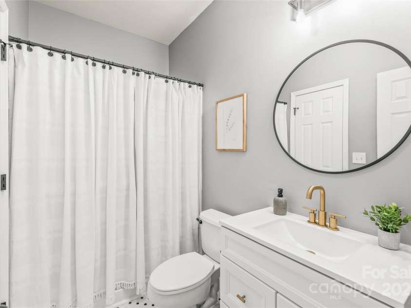 114 Clydesdale Court, Matthews, NC 28104.  MLS# CAR4234456, YatesRealty ID 2555. Enjoy the convenience of a full bathroom with shower on the main level.