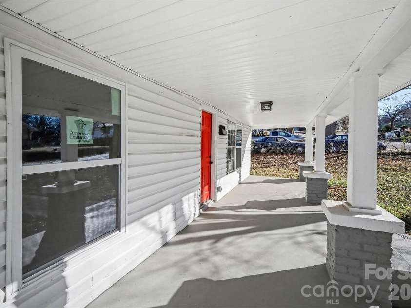 612 E Street, Newton, NC 28658.  MLS# CAR4334894, YatesRealty ID 2555. Front Porch