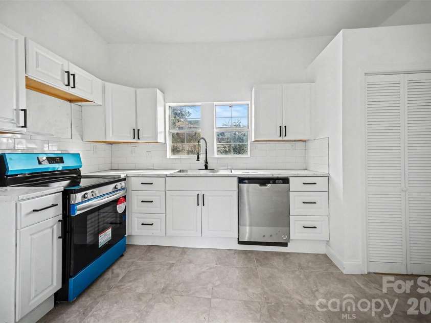 612 E Street, Newton, NC 28658.  MLS# CAR4334894, YatesRealty ID 2555. Kitchen