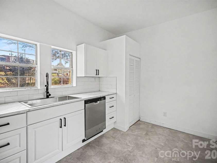 612 E Street, Newton, NC 28658.  MLS# CAR4334894, YatesRealty ID 2555. Kitchen