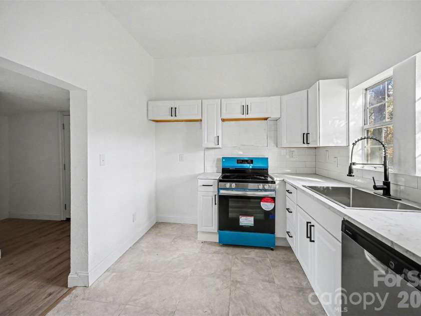 612 E Street, Newton, NC 28658.  MLS# CAR4334894, YatesRealty ID 2555. Kitchen into hallway