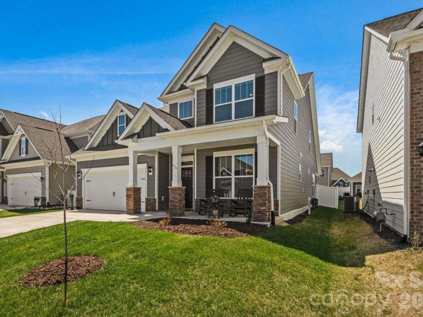 574 Fox Cove Road, Hendersonville, NC 28792.  MLS# CAR4359819, YatesRealty ID 25550. 