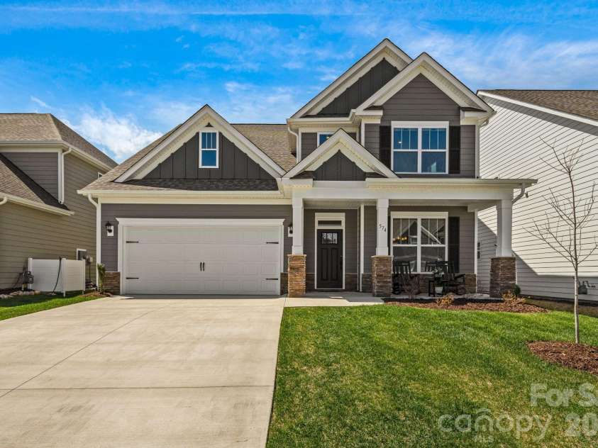 574 Fox Cove Road, Hendersonville, NC 28792.  MLS# CAR4359819, YatesRealty ID 25550. 