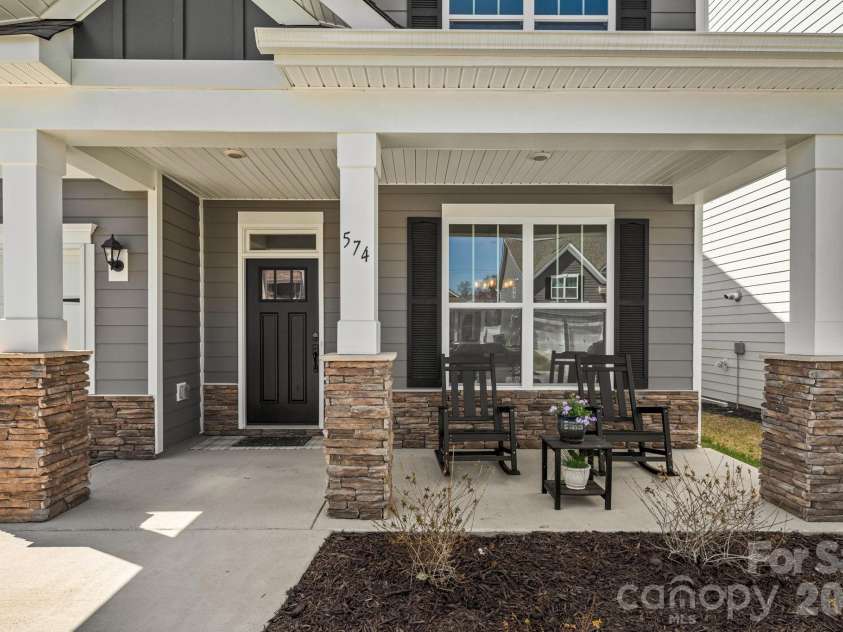 574 Fox Cove Road, Hendersonville, NC 28792.  MLS# CAR4359819, YatesRealty ID 25550. 