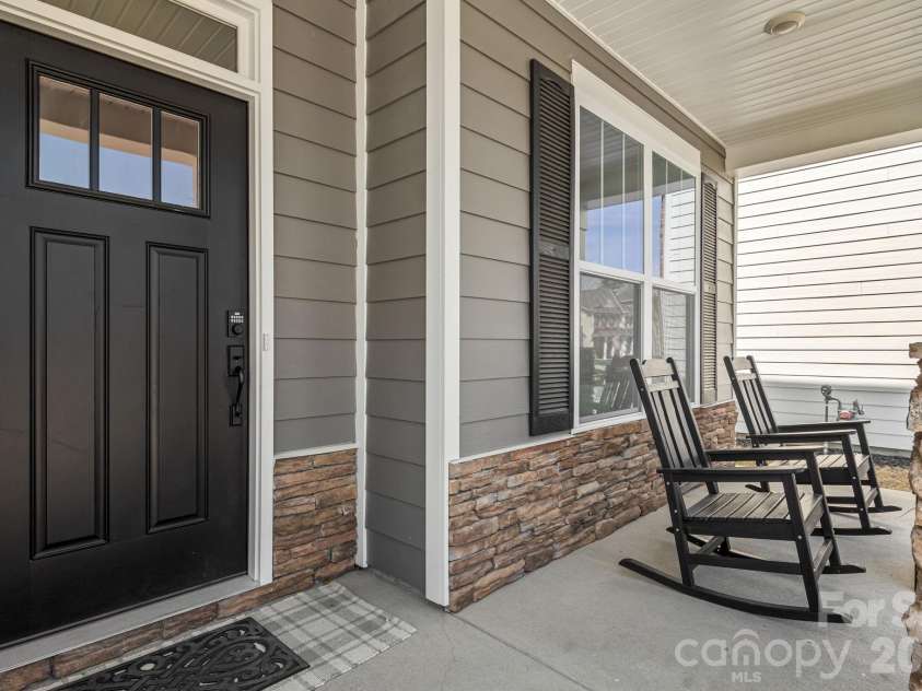 574 Fox Cove Road, Hendersonville, NC 28792.  MLS# CAR4359819, YatesRealty ID 25550. 