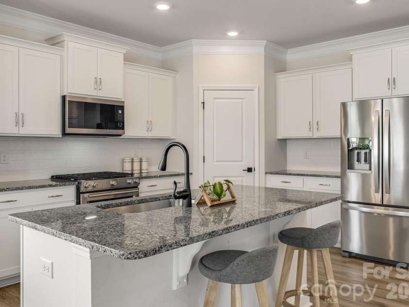 574 Fox Cove Road, Hendersonville, NC 28792.  MLS# CAR4359819, YatesRealty ID 25550. 