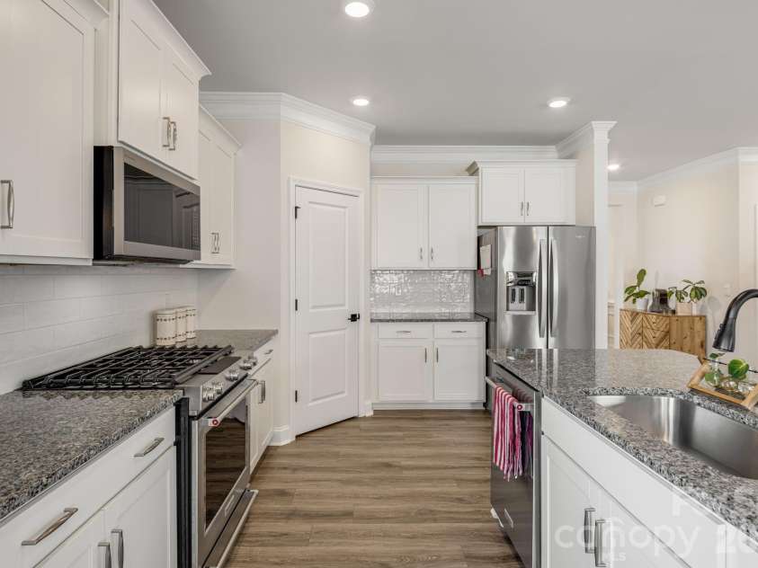 574 Fox Cove Road, Hendersonville, NC 28792.  MLS# CAR4359819, YatesRealty ID 25550. 
