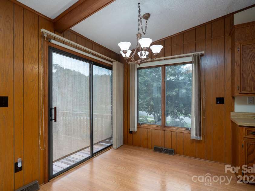 614 Azalea Lane, China Grove, NC 28023.  MLS# CAR4280599, YatesRealty ID 25550. Breakfast area. Lots of natural light.