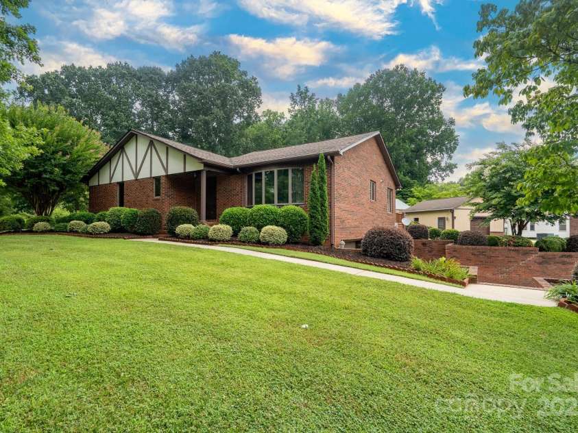 614 Azalea Lane, China Grove, NC 28023.  MLS# CAR4280599, YatesRealty ID 25550. Front view from street corner. 614 Azalea Lane