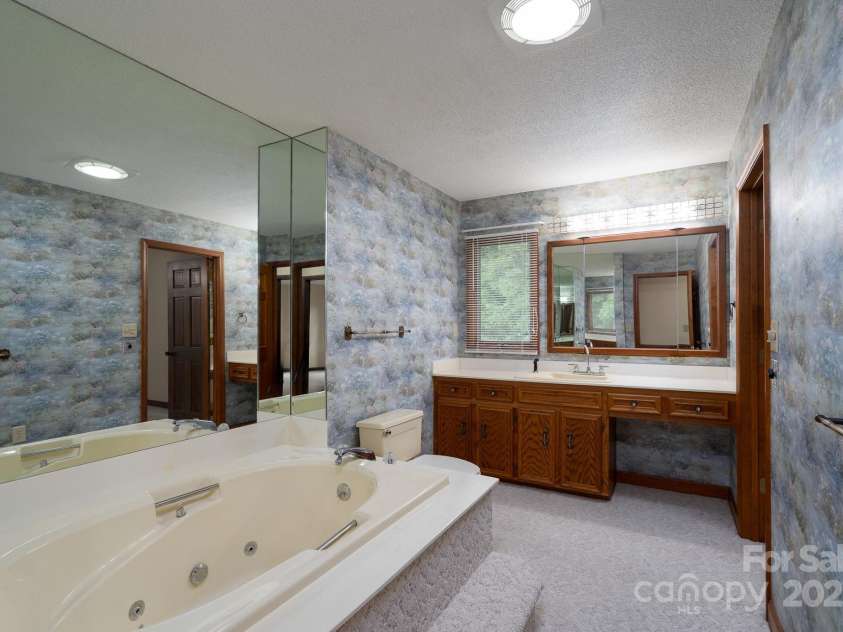 614 Azalea Lane, China Grove, NC 28023.  MLS# CAR4280599, YatesRealty ID 25550. Hall bathroom which adjoins with the second bedroom. Jetted tub has not been used.