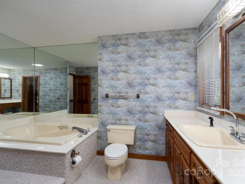614 Azalea Lane, China Grove, NC 28023.  MLS# CAR4280599, YatesRealty ID 25550. Hall bathroom with jetted tub.