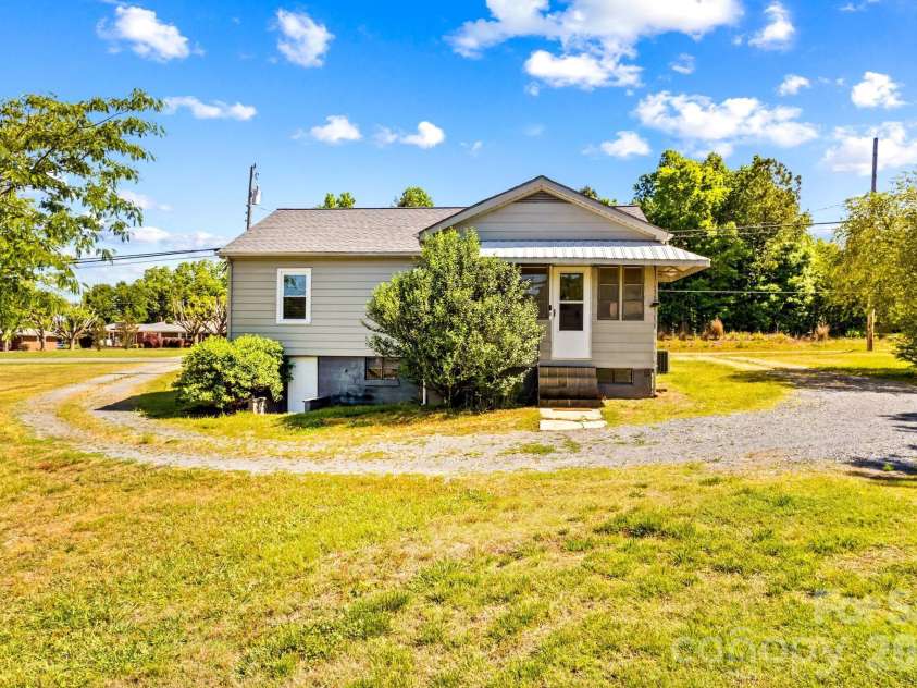 3755 Bringle Ferry Road, Salisbury, NC 28146.  MLS# CAR4378845, YatesRealty ID 25551. 