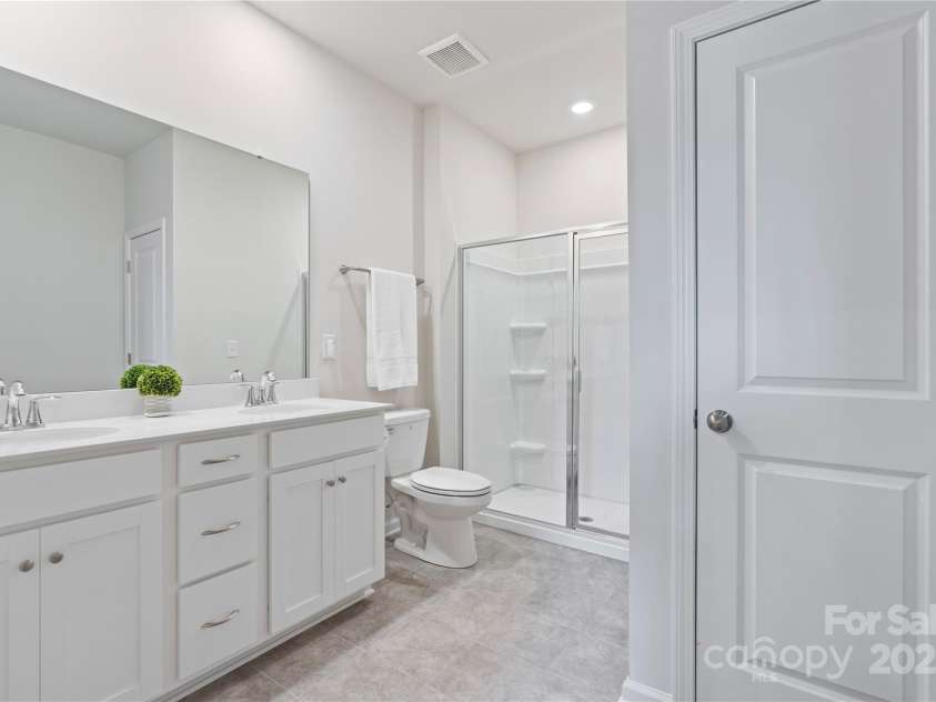 4268 Spadefoot Court, Lancaster, SC 29720.  MLS# CAR4278996, YatesRealty ID 25551. Ensuite Bathroom in guest room on main