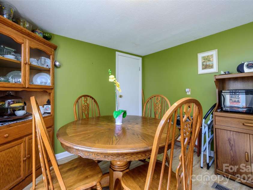 4720 Brevard Road, Horse Shoe, NC 28742.  MLS# CAR4278026, YatesRealty ID 25552. Eat in Kitchen