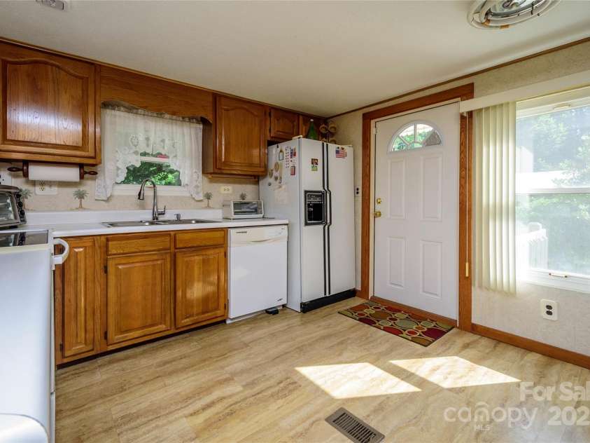 4720 Brevard Road, Horse Shoe, NC 28742.  MLS# CAR4278026, YatesRealty ID 25552. Kitchen
