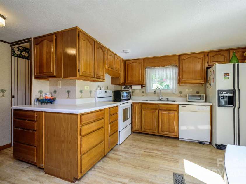 4720 Brevard Road, Horse Shoe, NC 28742.  MLS# CAR4278026, YatesRealty ID 25552. Kitchen