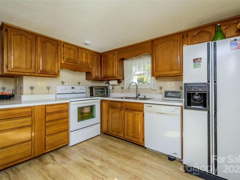 4720 Brevard Road, Horse Shoe, NC 28742.  MLS# CAR4278026, YatesRealty ID 25552. Kitchen