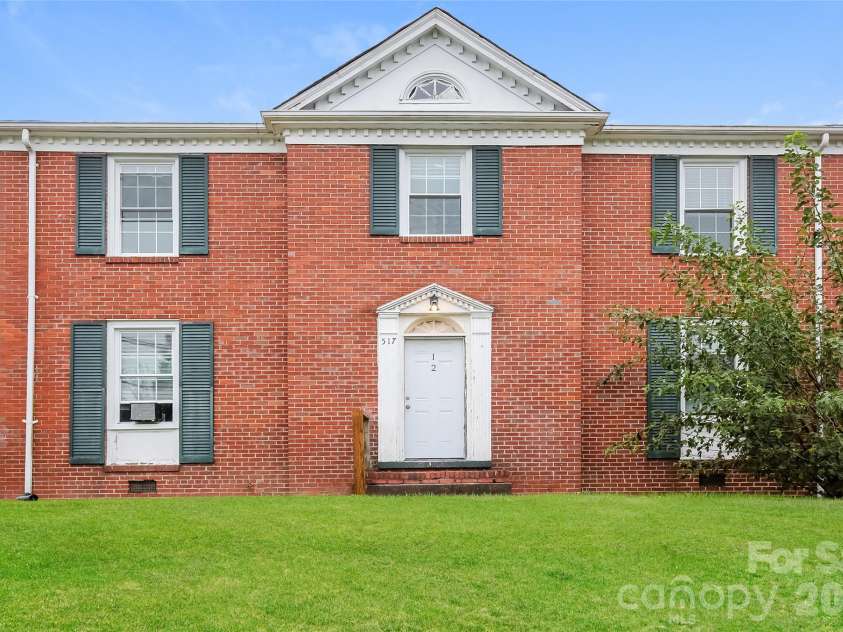 517 Willow Street, Mount Airy, NC 27030.  MLS# CAR4384900, YatesRealty ID 25552. 