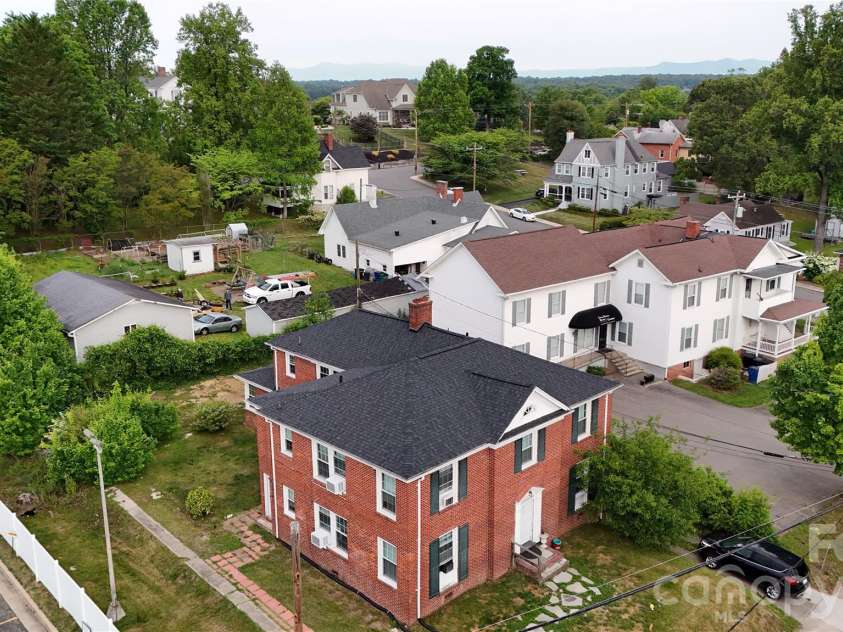 517 Willow Street, Mount Airy, NC 27030.  MLS# CAR4384900, YatesRealty ID 25552. 