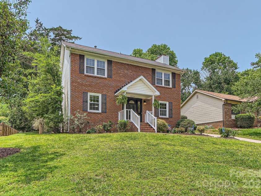 6221 Round Hill Road, Charlotte, NC 28211.  MLS# CAR4264179, YatesRealty ID 25553. 