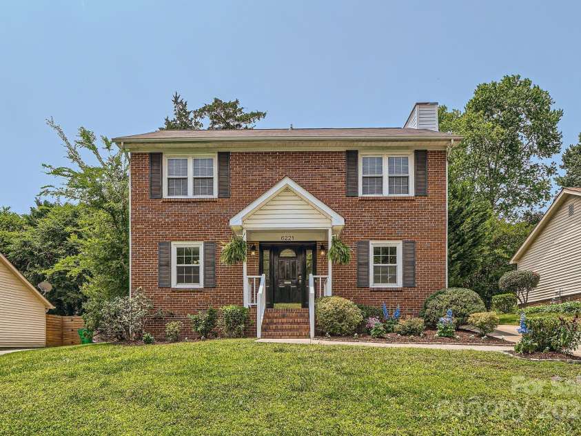 6221 Round Hill Road, Charlotte, NC 28211.  MLS# CAR4264179, YatesRealty ID 25553. 