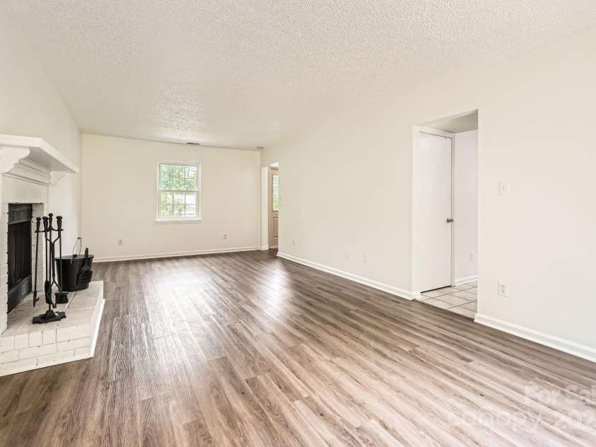 6221 Round Hill Road, Charlotte, NC 28211.  MLS# CAR4264179, YatesRealty ID 25553. 