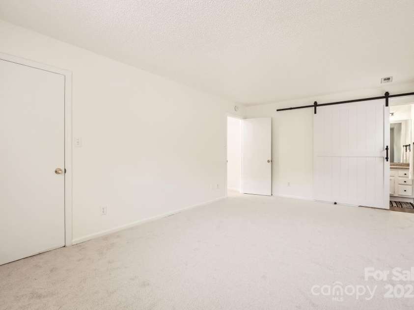 6221 Round Hill Road, Charlotte, NC 28211.  MLS# CAR4264179, YatesRealty ID 25553. Large primary bedroom/ensuite bath & lovely farmhouse slider.