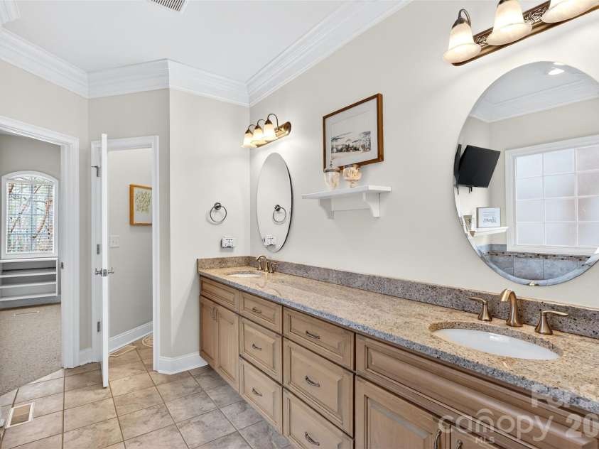 717 Black Wolf Run, Spartanburg, SC 29306.  MLS# CAR4361557, YatesRealty ID 25554. 