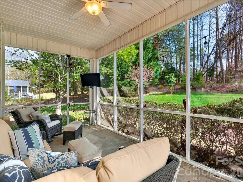 717 Black Wolf Run, Spartanburg, SC 29306.  MLS# CAR4361557, YatesRealty ID 25554. 