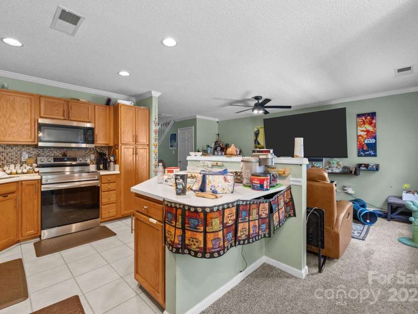 816 Pelican Bay Drive, Pineville, NC 28134.  MLS# CAR4273814, YatesRealty ID 25554. 