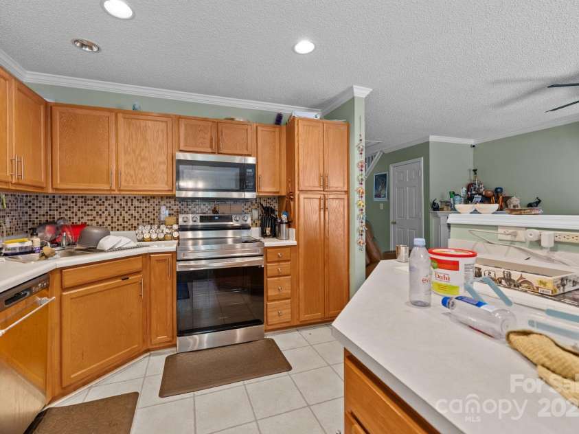 816 Pelican Bay Drive, Pineville, NC 28134.  MLS# CAR4273814, YatesRealty ID 25554. 