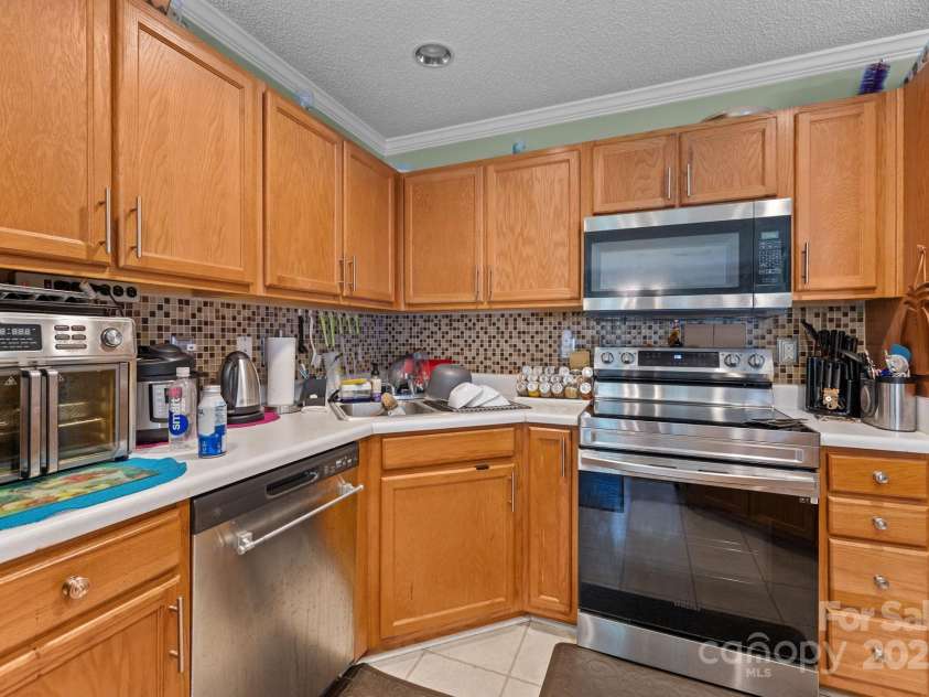 816 Pelican Bay Drive, Pineville, NC 28134.  MLS# CAR4273814, YatesRealty ID 25554. 