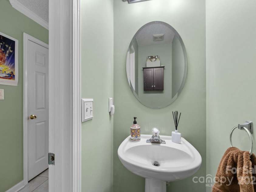 816 Pelican Bay Drive, Pineville, NC 28134.  MLS# CAR4273814, YatesRealty ID 25554. 