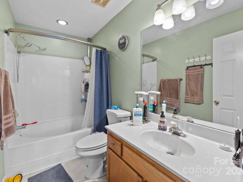 816 Pelican Bay Drive, Pineville, NC 28134.  MLS# CAR4273814, YatesRealty ID 25554. 