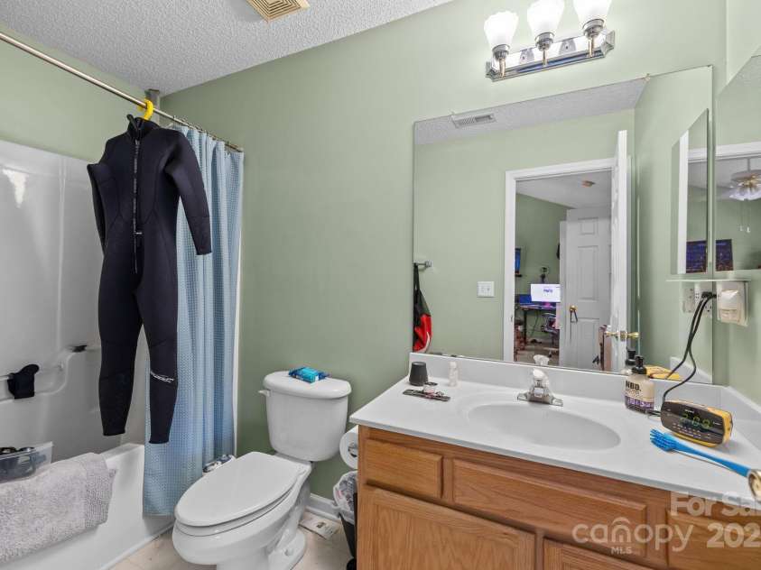 816 Pelican Bay Drive, Pineville, NC 28134.  MLS# CAR4273814, YatesRealty ID 25554. 