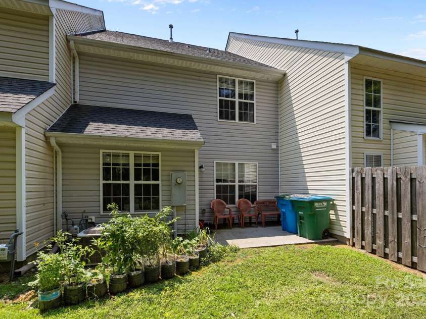 816 Pelican Bay Drive, Pineville, NC 28134.  MLS# CAR4273814, YatesRealty ID 25554. 