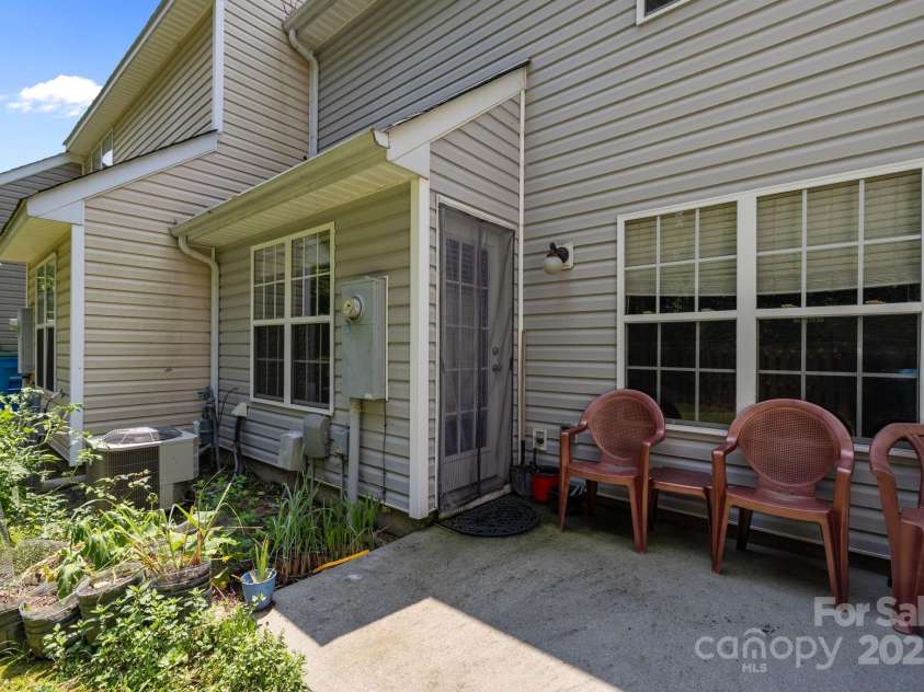 816 Pelican Bay Drive, Pineville, NC 28134.  MLS# CAR4273814, YatesRealty ID 25554. 