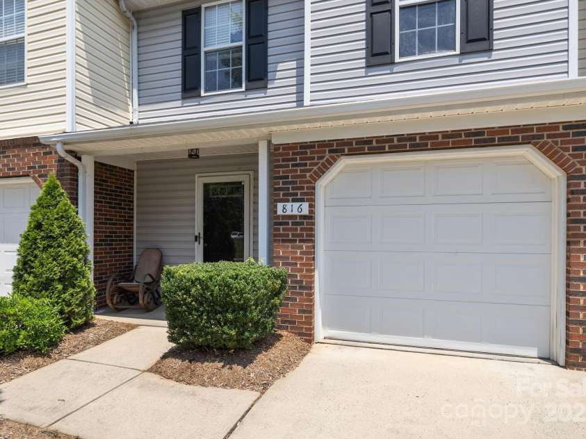 816 Pelican Bay Drive, Pineville, NC 28134.  MLS# CAR4273814, YatesRealty ID 25554. 