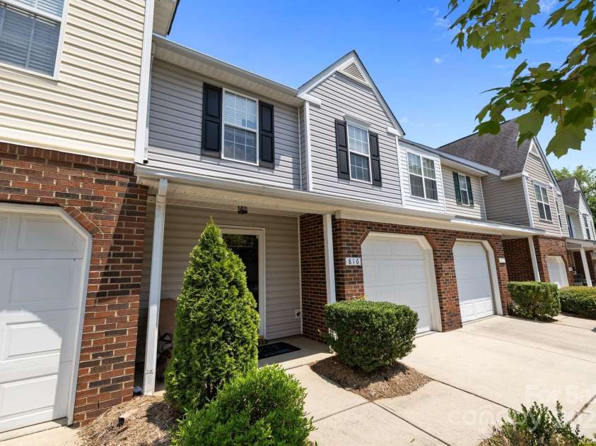 816 Pelican Bay Drive, Pineville, NC 28134.  MLS# CAR4273814, YatesRealty ID 25554. 