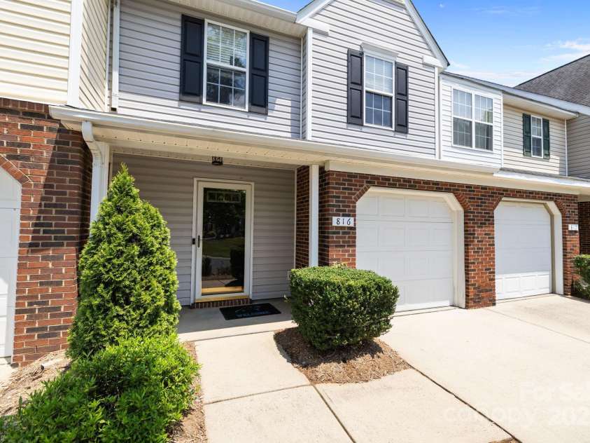 816 Pelican Bay Drive, Pineville, NC 28134.  MLS# CAR4273814, YatesRealty ID 25554. 