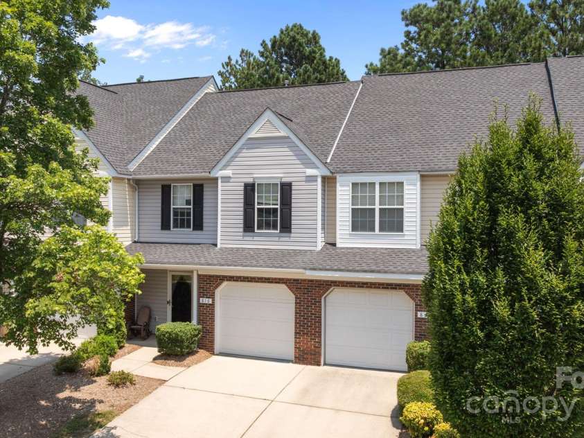 816 Pelican Bay Drive, Pineville, NC 28134.  MLS# CAR4273814, YatesRealty ID 25554. 