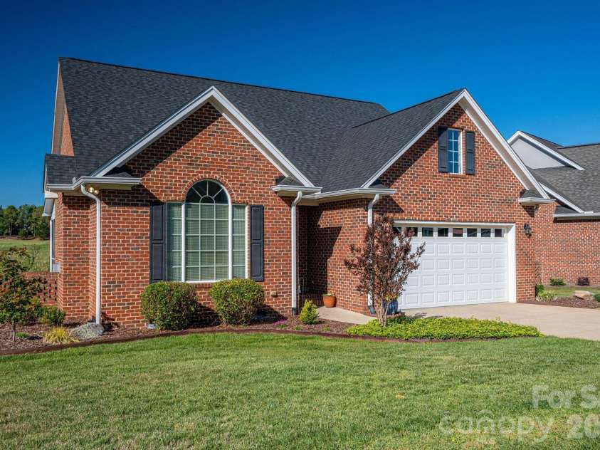 141 Spring Forest Drive, Shelby, NC 28152.  MLS# CAR4376473, YatesRealty ID 25555. 